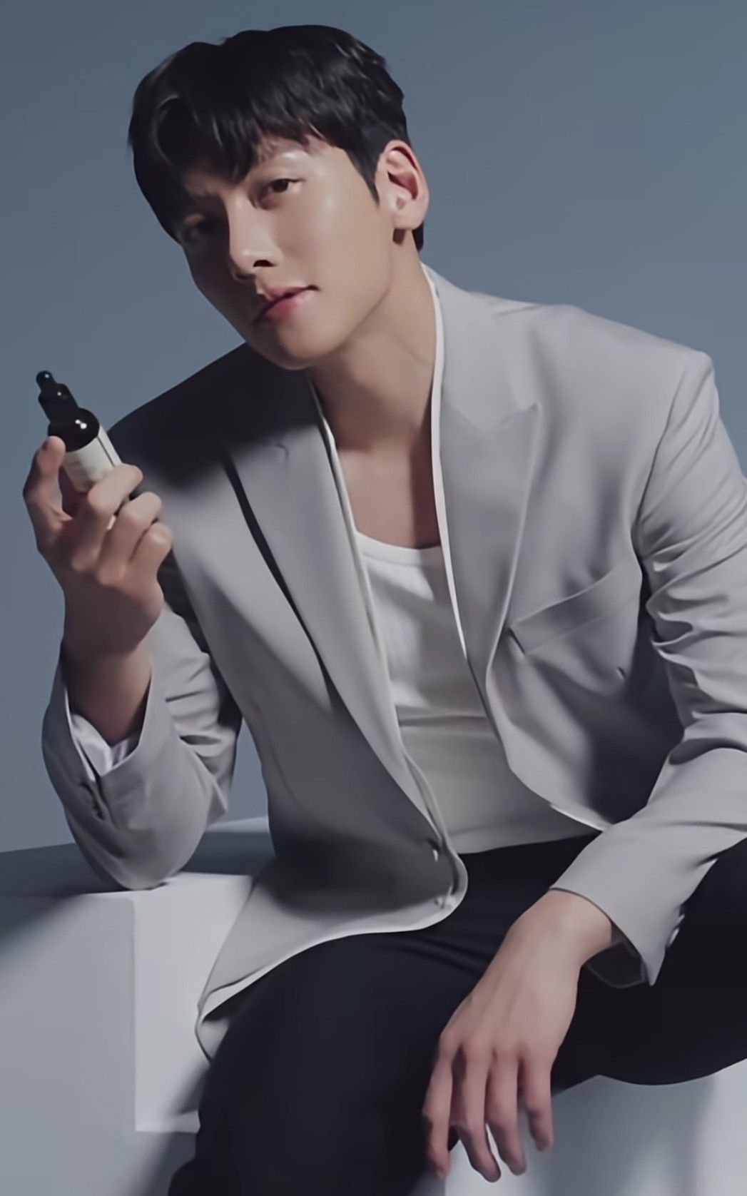 Behind-the-scenes cut of Ji Changwook