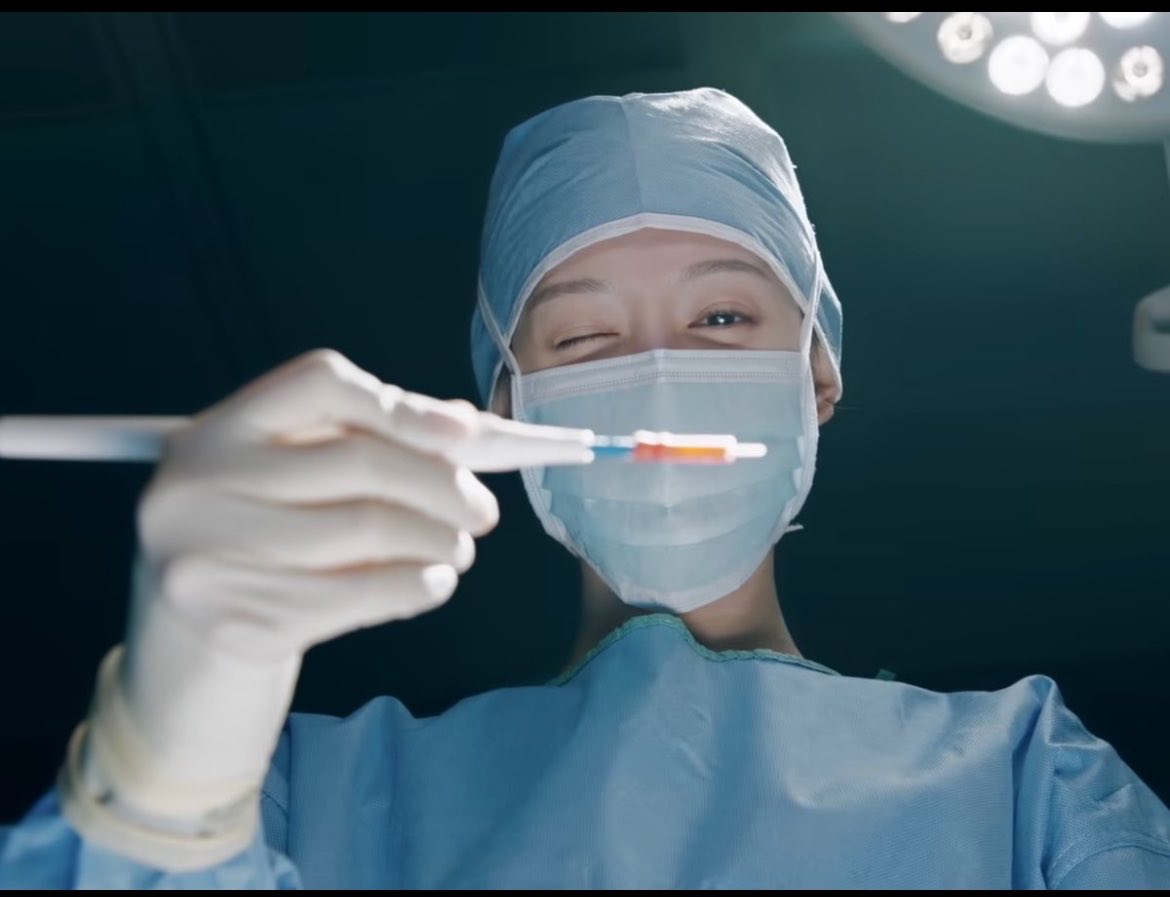 Behind-the-scenes cut of Kim Jiwon