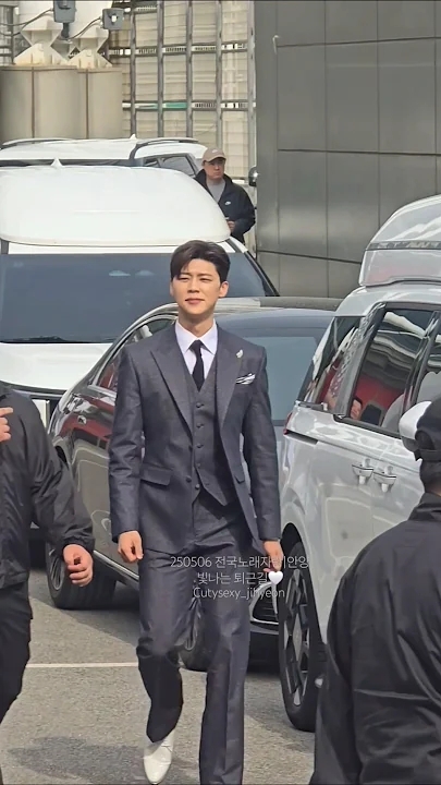 Special wallpaper made by Park Jihyeon's fans