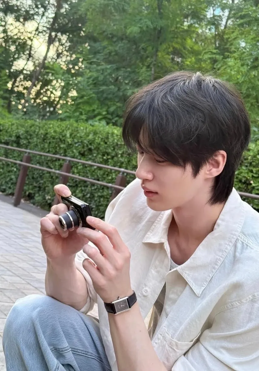Behind-the-scenes cut of Byeon Wooseok