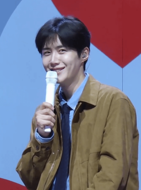 A moment captured by a fan of Kim Seonho