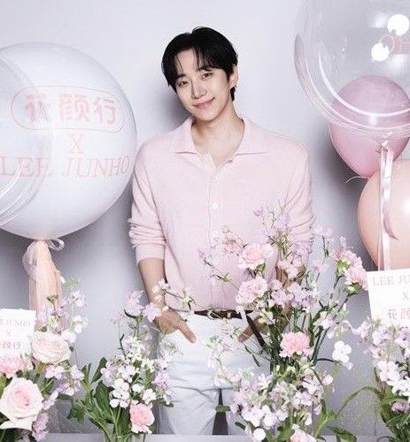 Foto kegiatan terbaru dari Lee Junho