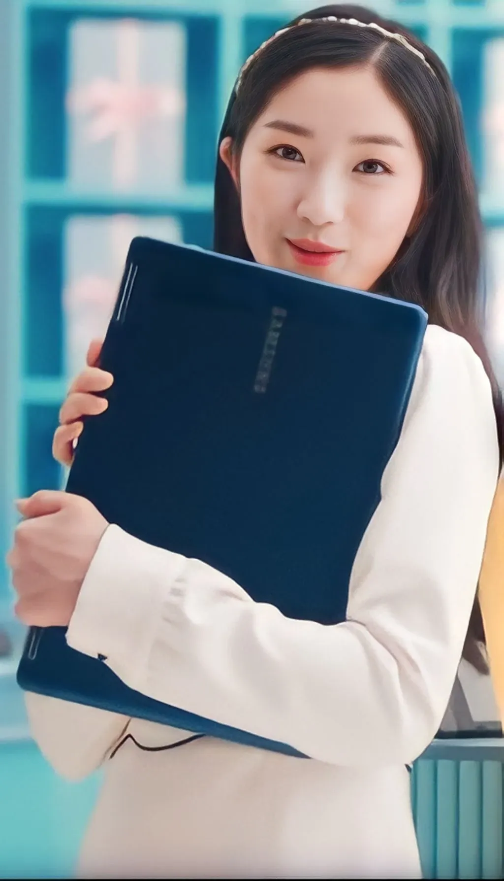 Emotional wallpaper shared by fans for Kim Hyeyoon