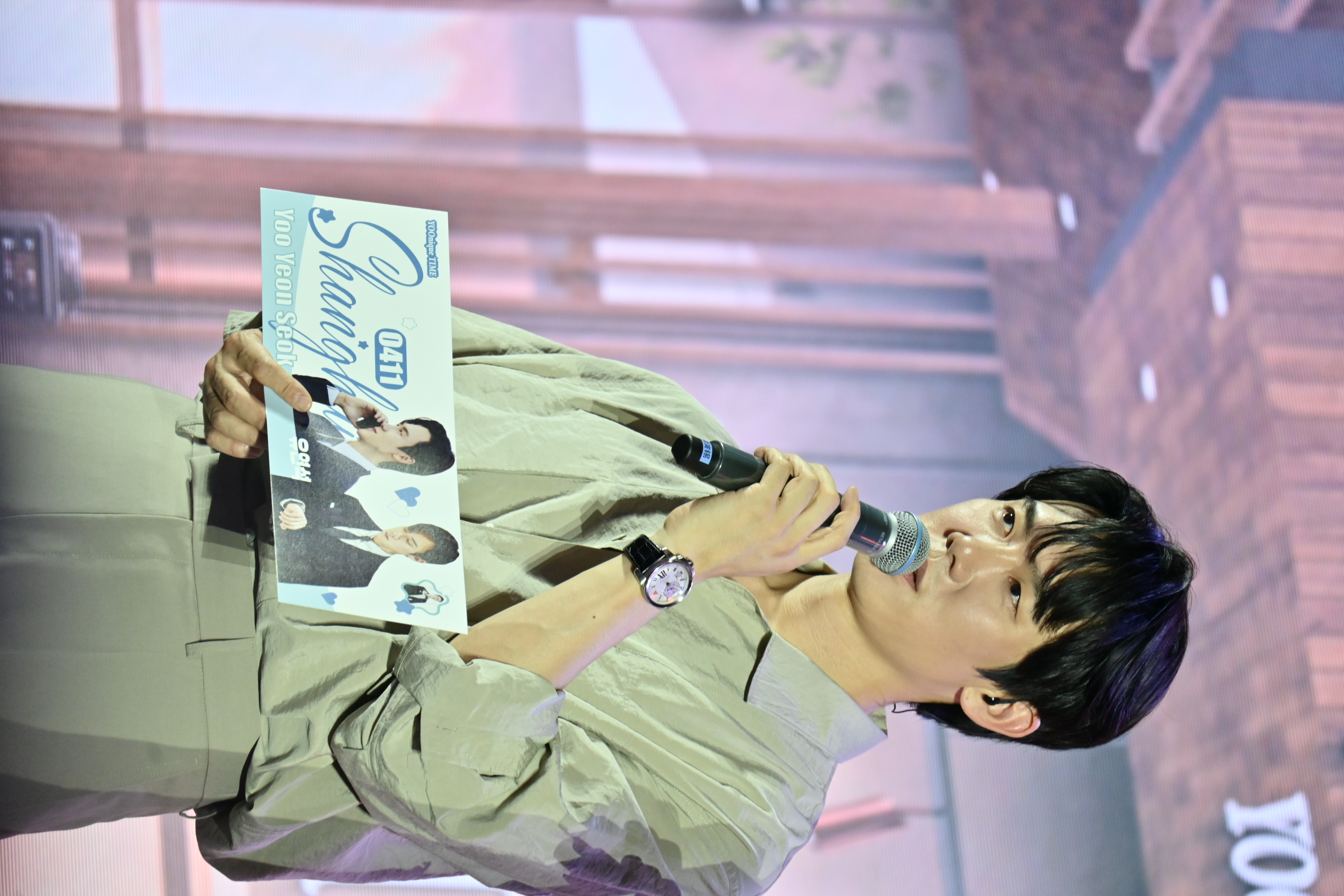 A moment captured by a fan of Yoo Yeonseok