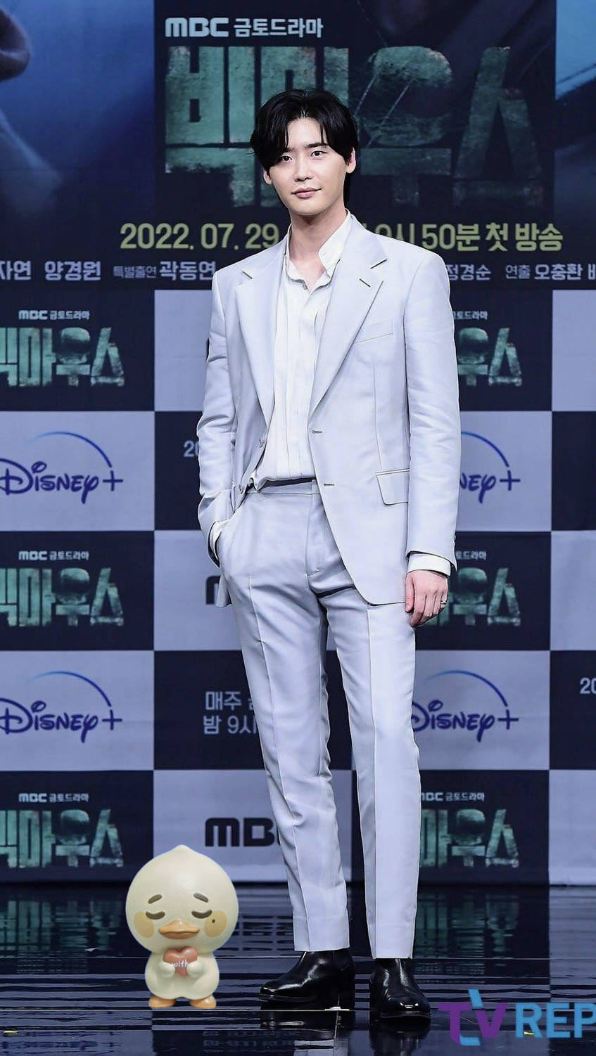 Behind-the-scenes cut of Lee Jongsuk