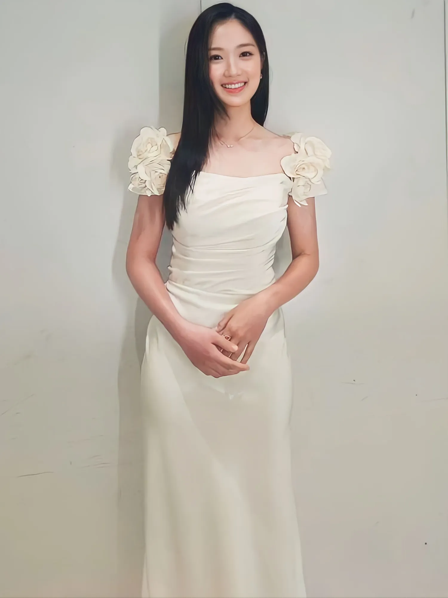 Behind-the-scenes cut of Kim Hyeyoon