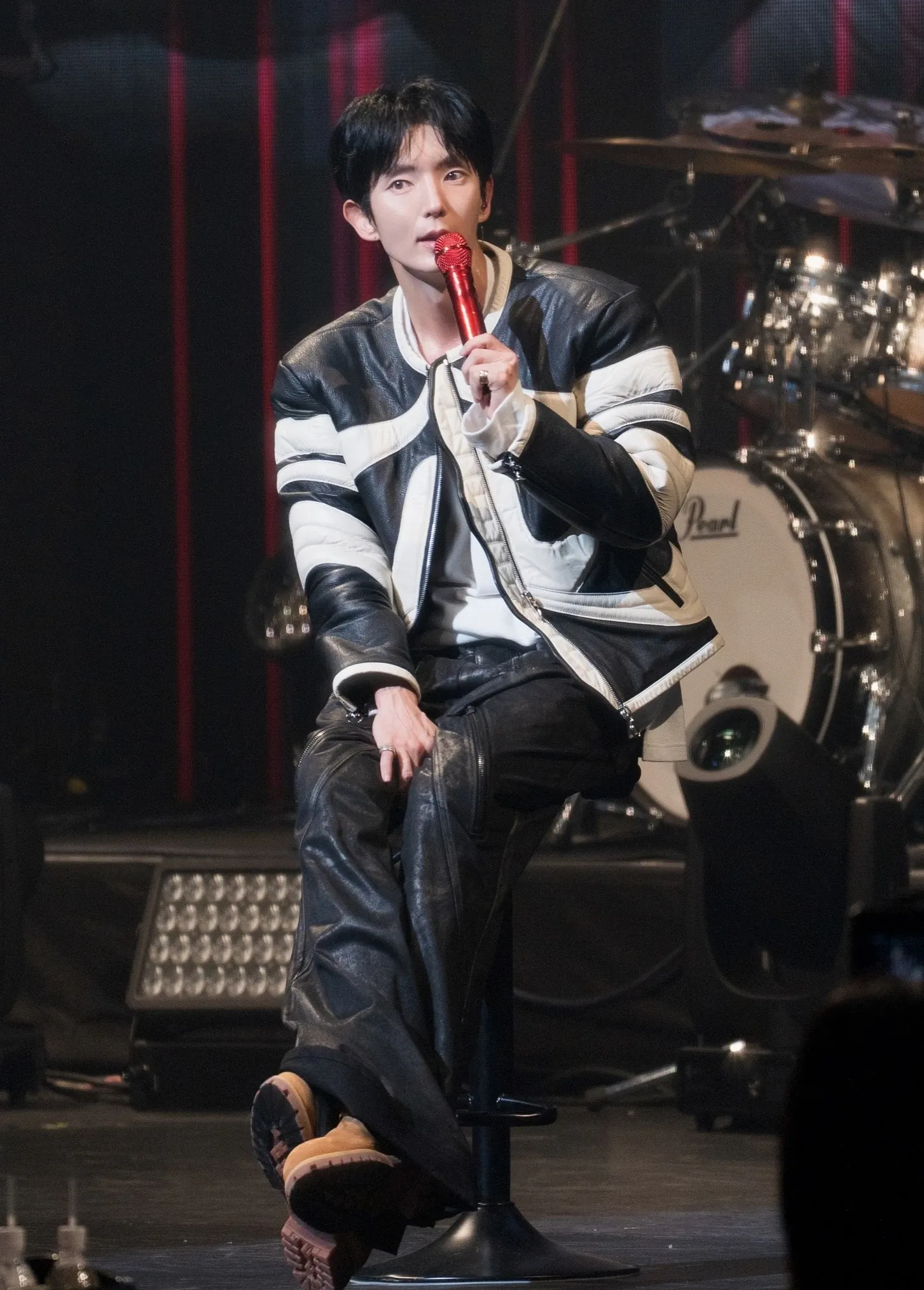 Behind-the-scenes cut of Lee Joongi