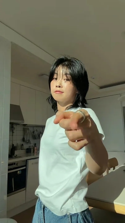 Behind-the-scenes cut of Aiki