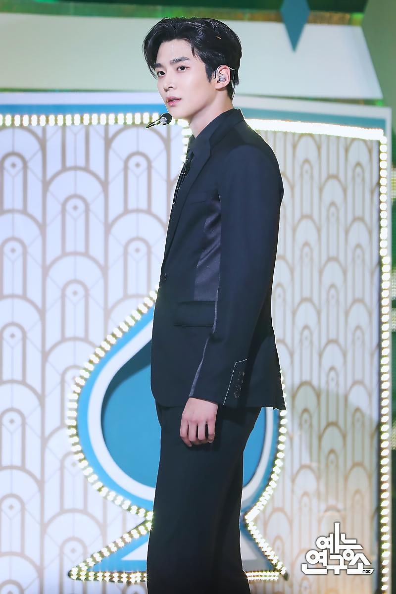 Behind-the-scenes cut of Rowoon