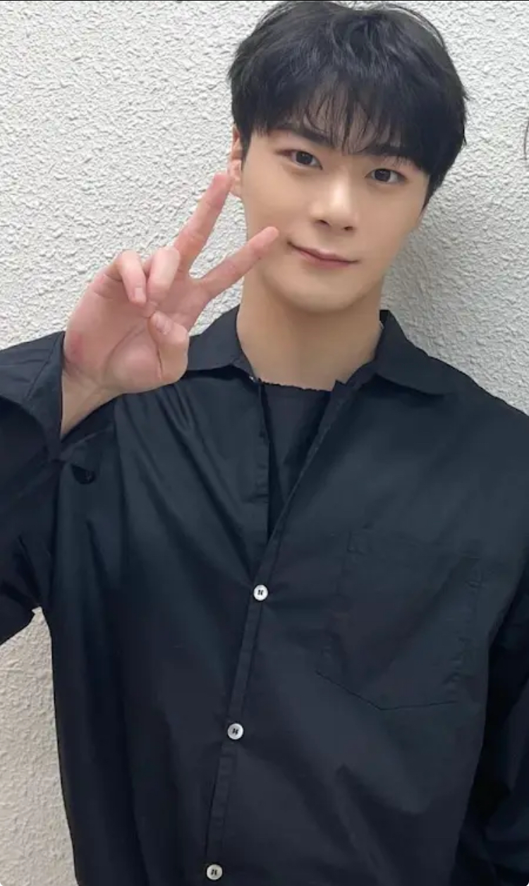 Latest photo of Cha Eunwoo
