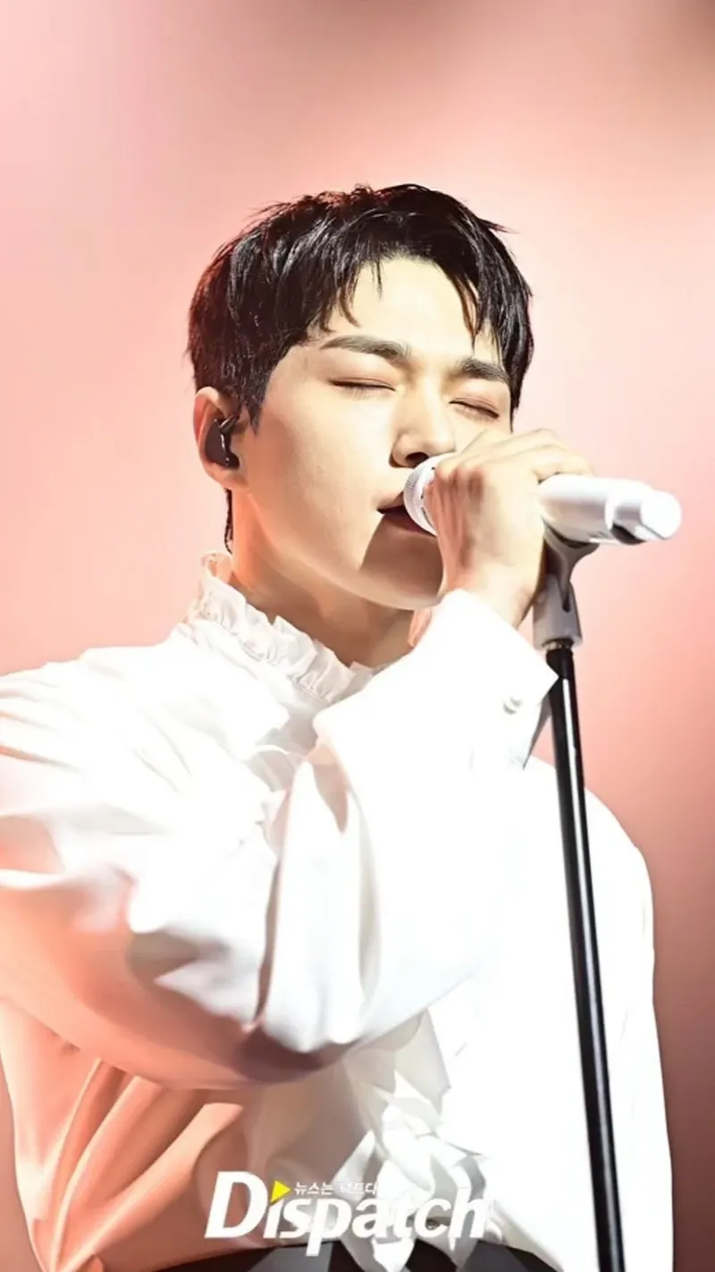 Representative background image loved by Kim Myungsoo (L) fandom
