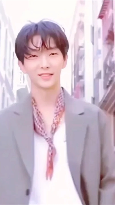 Behind-the-scenes cut of Lee Joongi