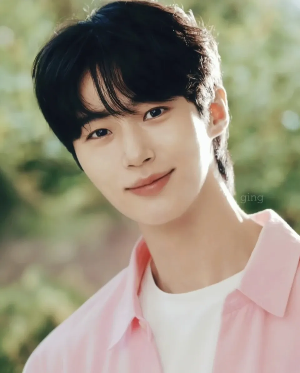 Recent activity shot of Byeon Wooseok