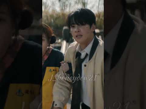 Behind-the-scenes cut of Cha Eunwoo