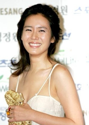Behind-the-scenes cut of Son Yejin