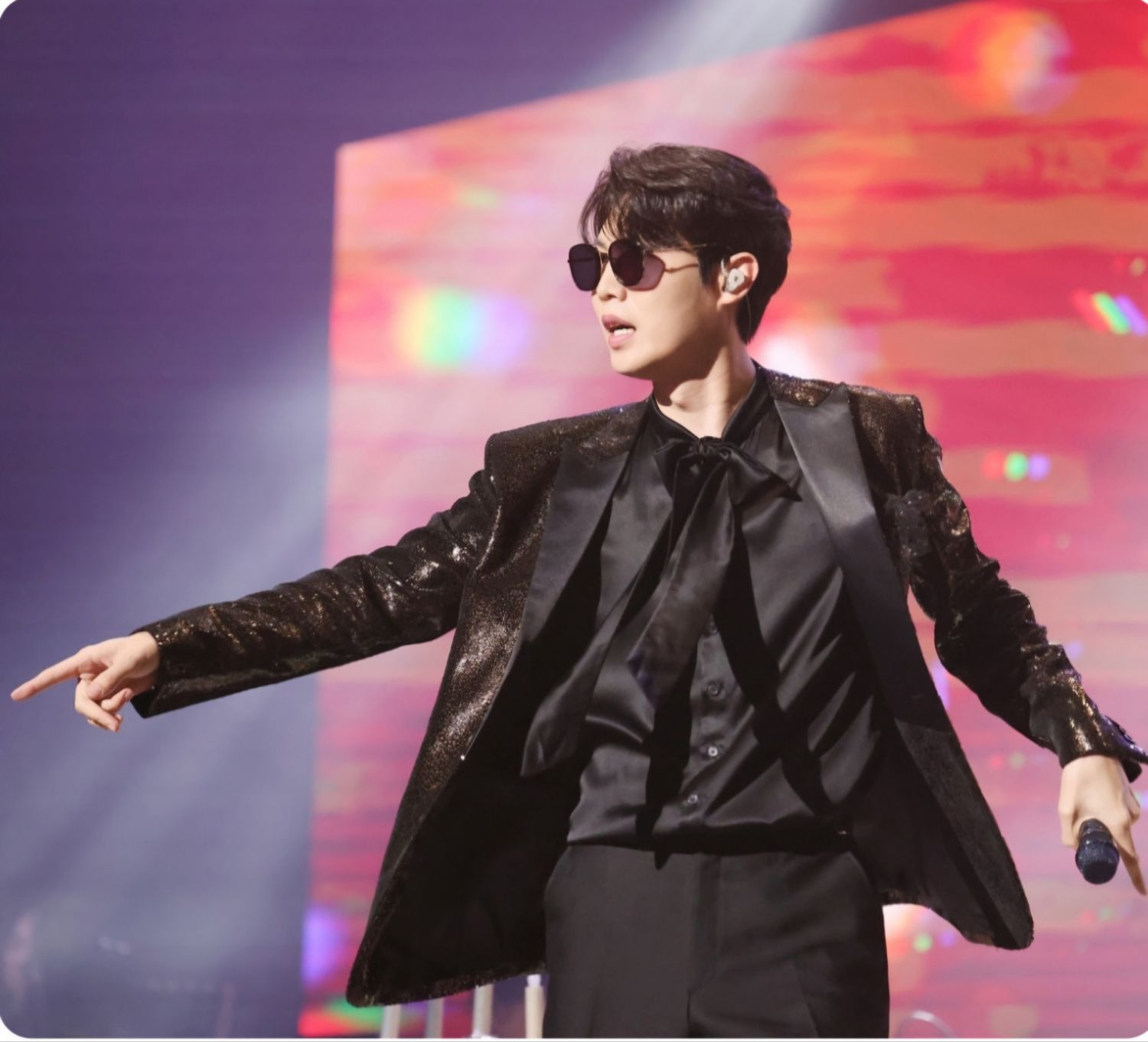 A moment captured by a fan of Son Taejin