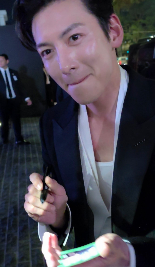 지창욱의 팬들이 직접 만든 특별한 배경화면