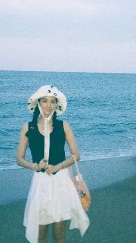 Today's popular wallpaper in Jisoo (1995) community