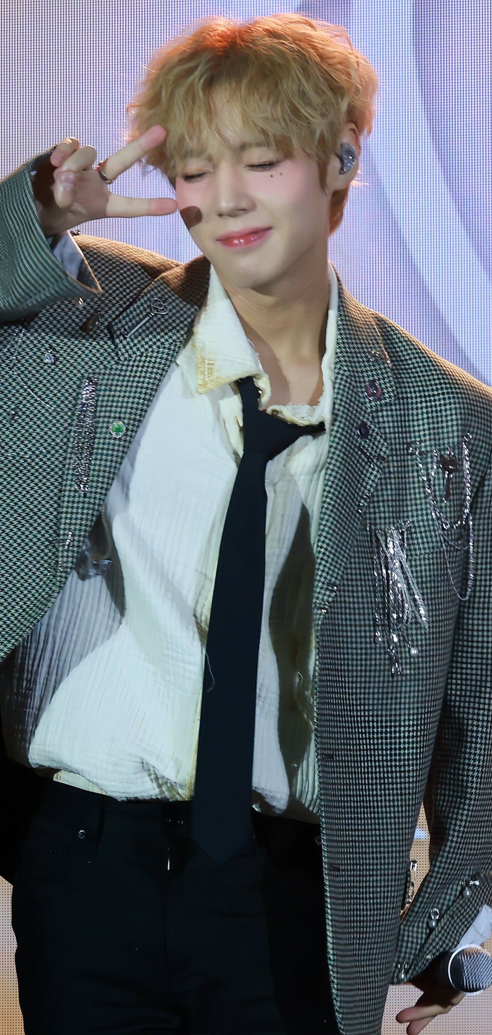 Special wallpaper made by Park Jihoon's fans