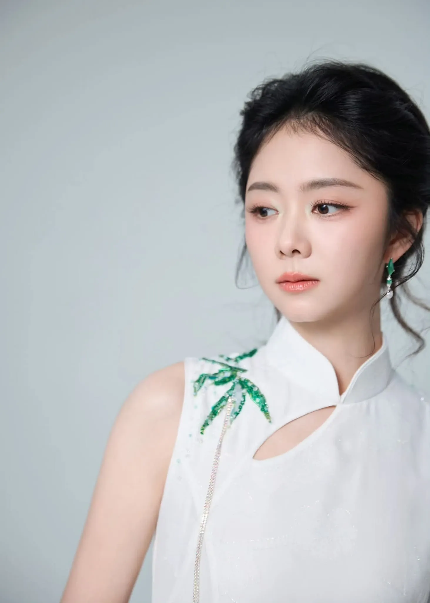 Behind-the-scenes cut of Tan Song Yun