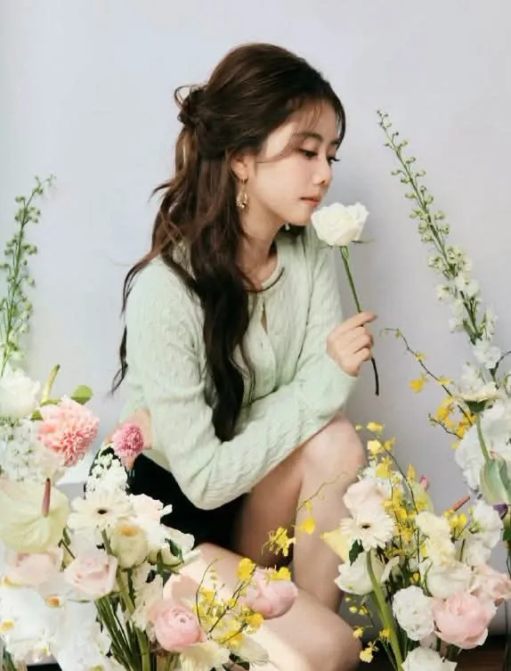Behind-the-scenes cut of Tan Song Yun