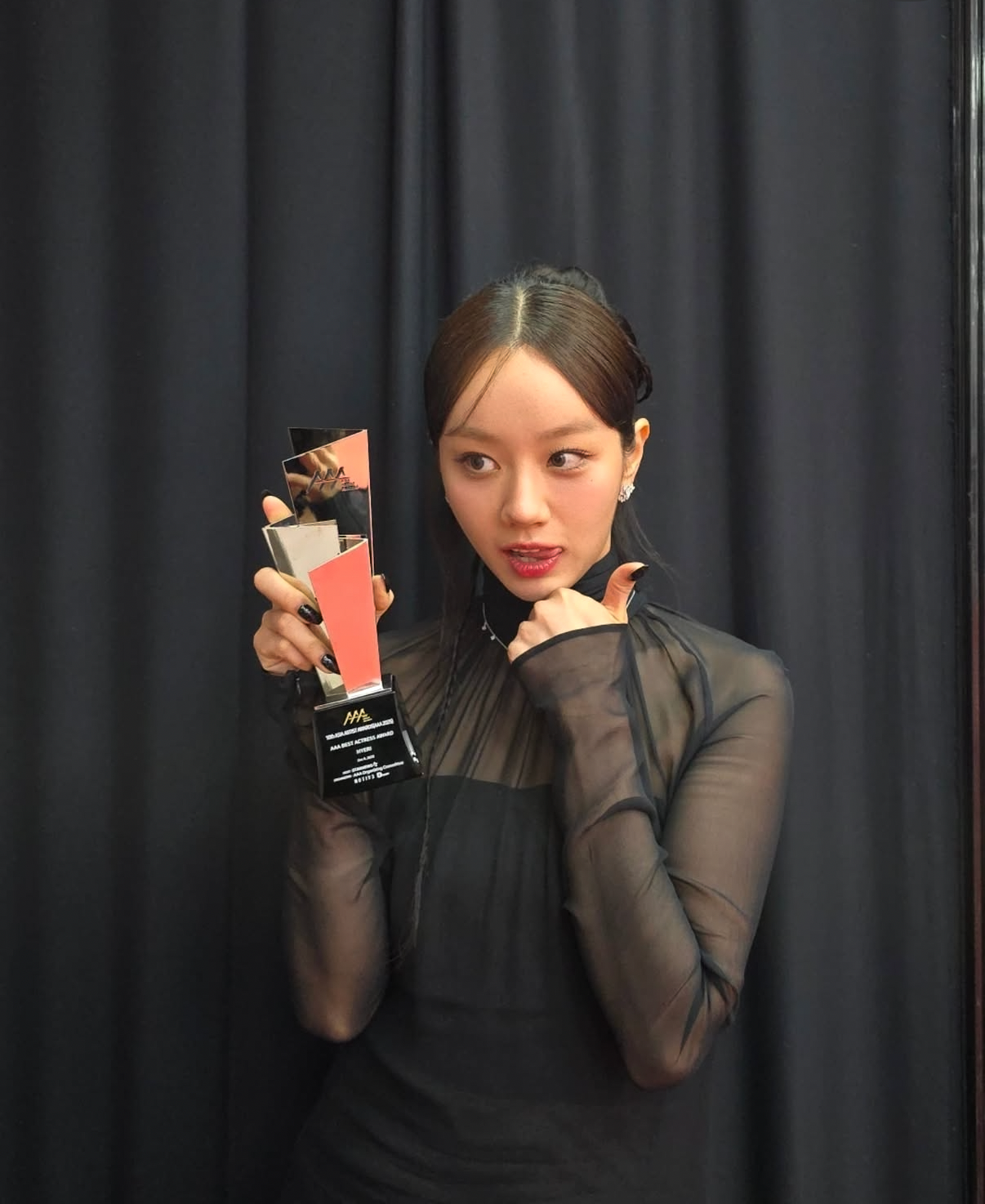 Behind-the-scenes cut of Hyeri