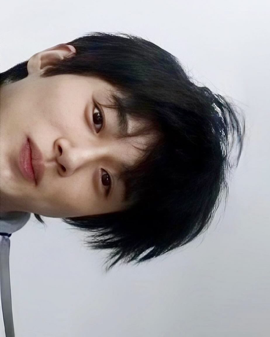 Behind-the-scenes cut of Byeon Wooseok