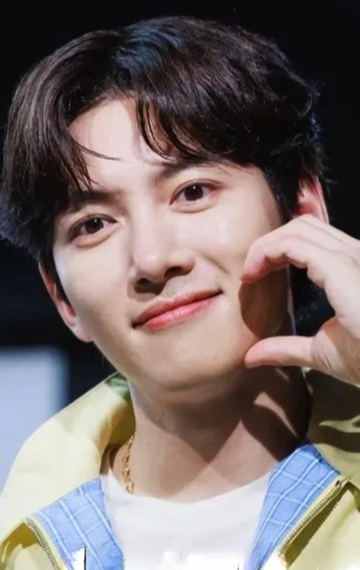 粉丝拍下的池昌旭瞬间