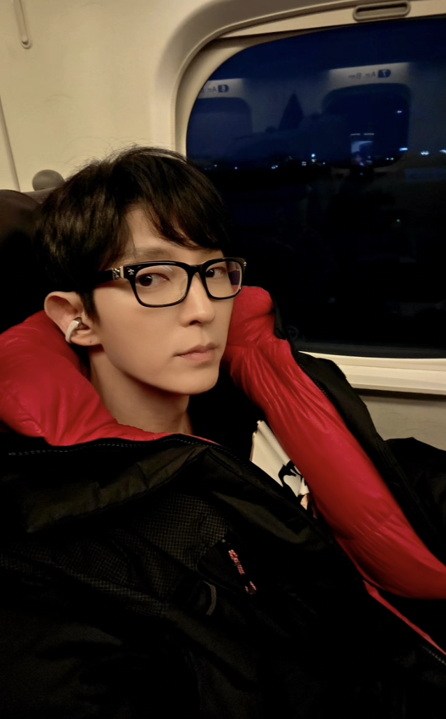 A moment captured by a fan of Lee Joongi