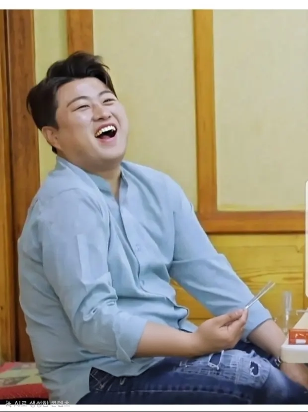 粉絲拍下的金浩中瞬間