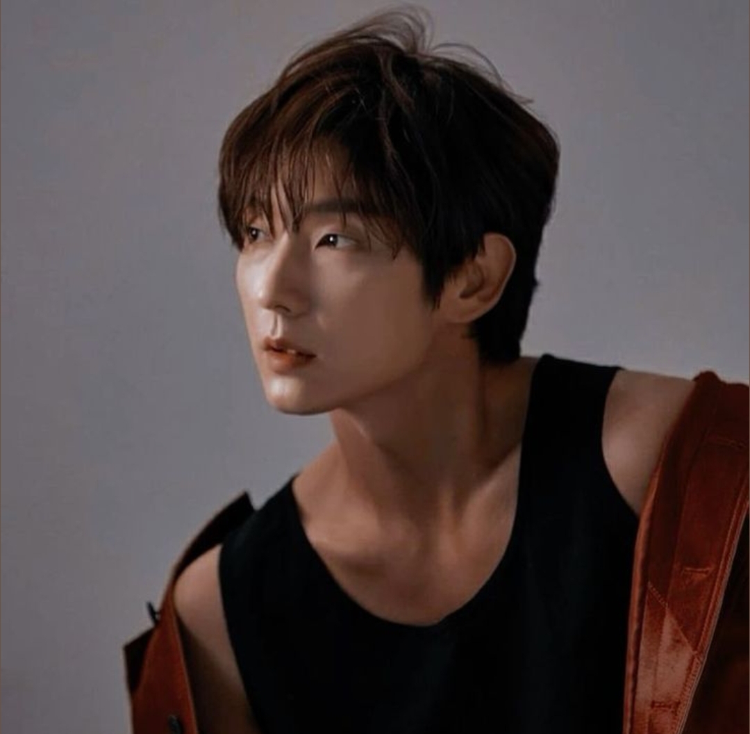 A moment captured by a fan of Lee Joongi