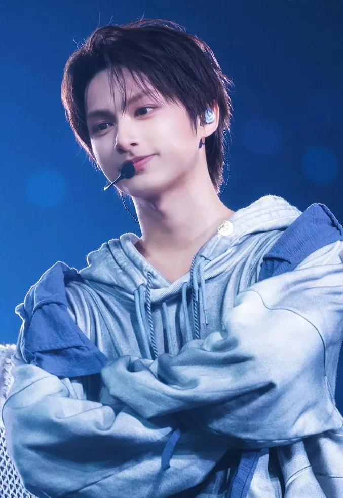 Behind-the-scenes cut of Wen Junhui