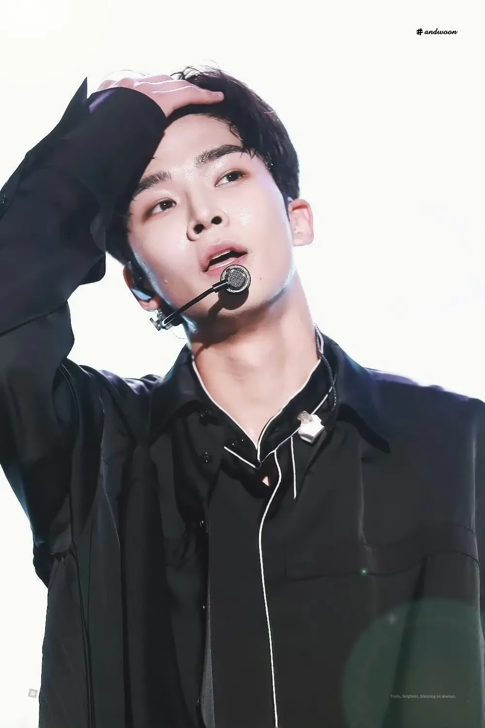 Momen yang diabadikan oleh penggemar Rowoon
