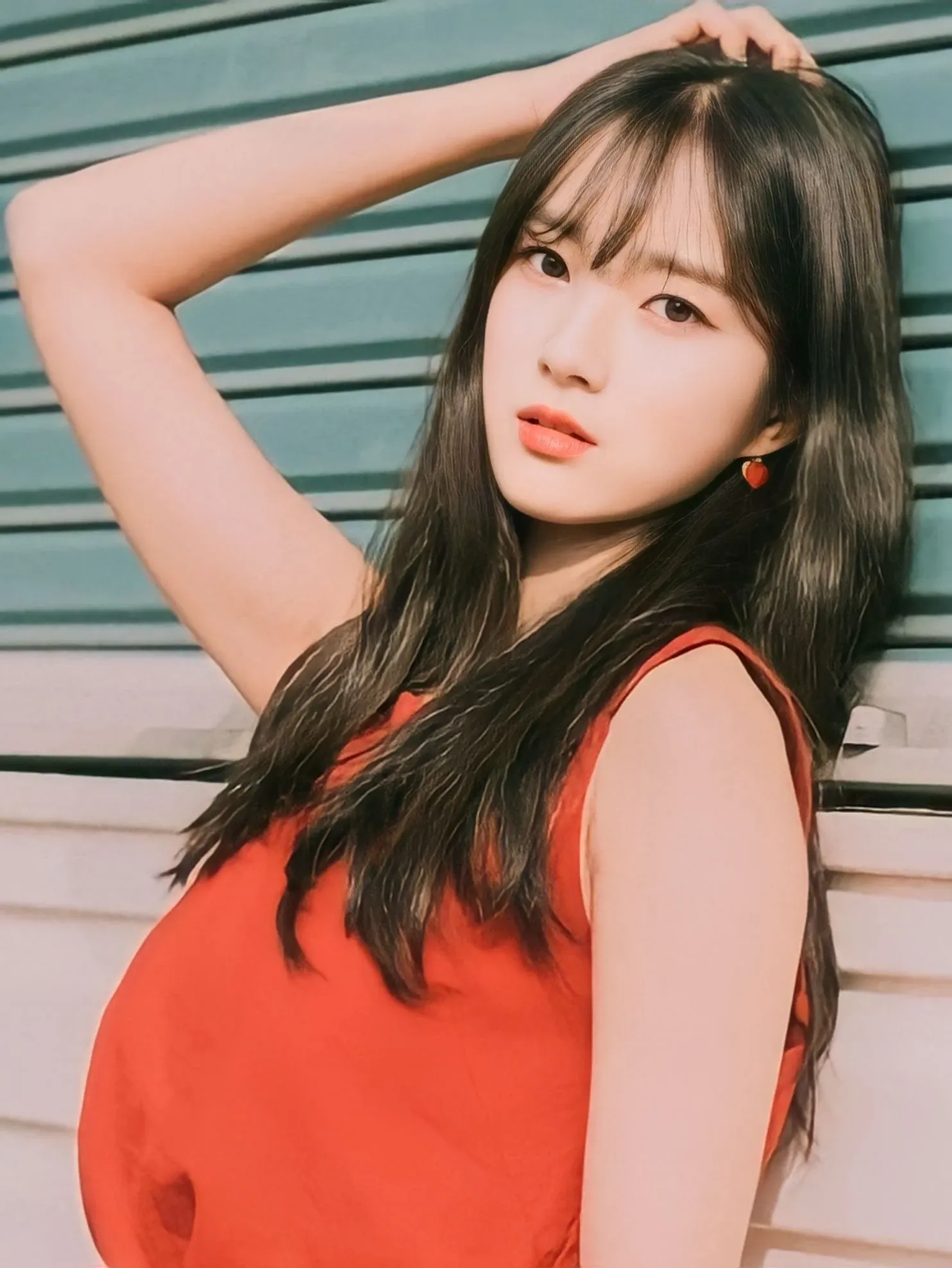 Behind-the-scenes cut of Kim Hyeyoon