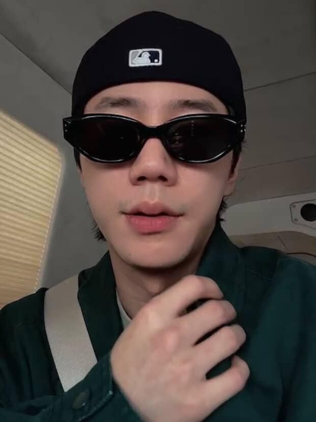 Behind-the-scenes cut of Lee Junyoung