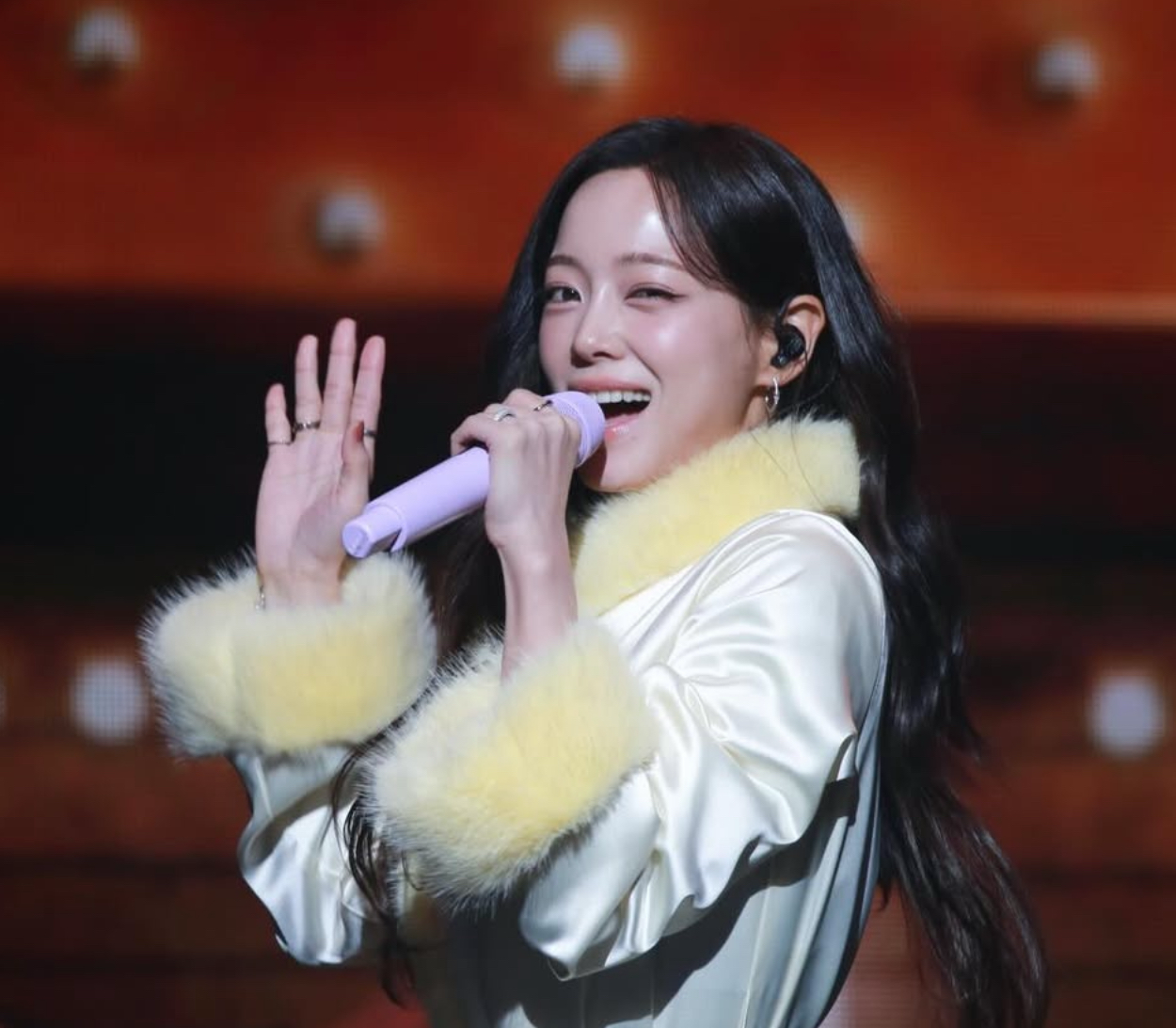 Behind-the-scenes cut of Kim Sejeong