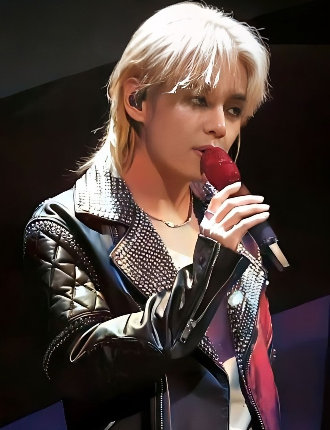 Recent activity shot of Kim Taehyung (V)