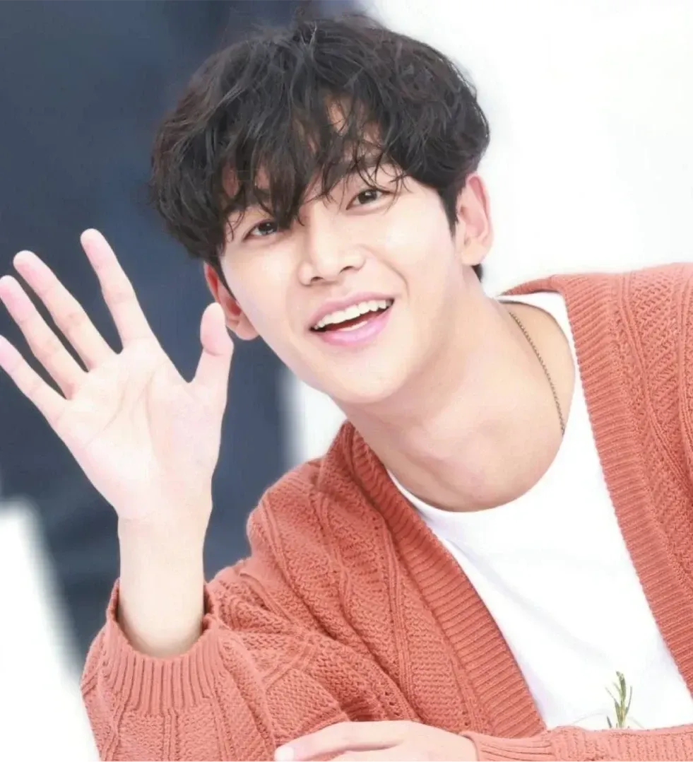 Foto terbaru dari Rowoon