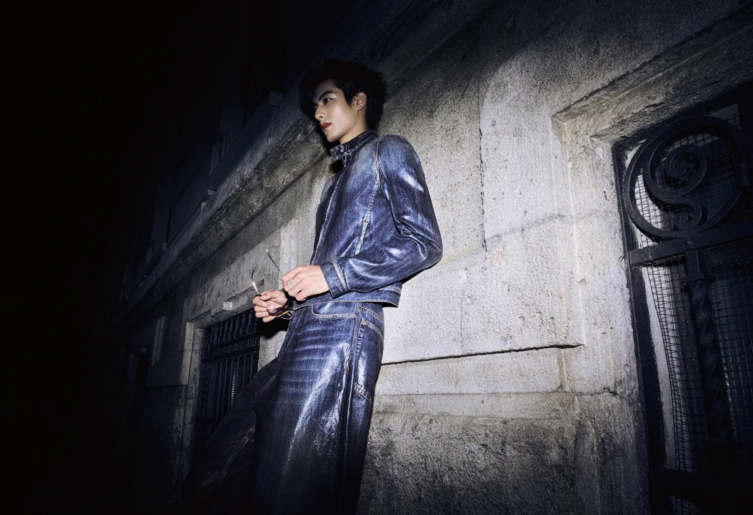 Behind-the-scenes cut of Song WeiLong