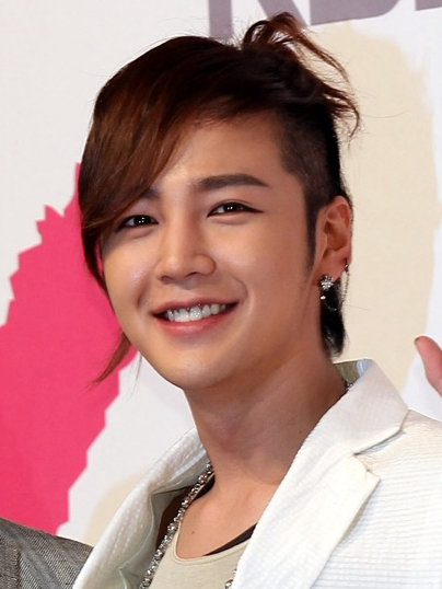 A moment captured by a fan of Jang Geunsuk
