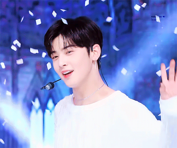 A moment captured by a fan of Cha Eunwoo