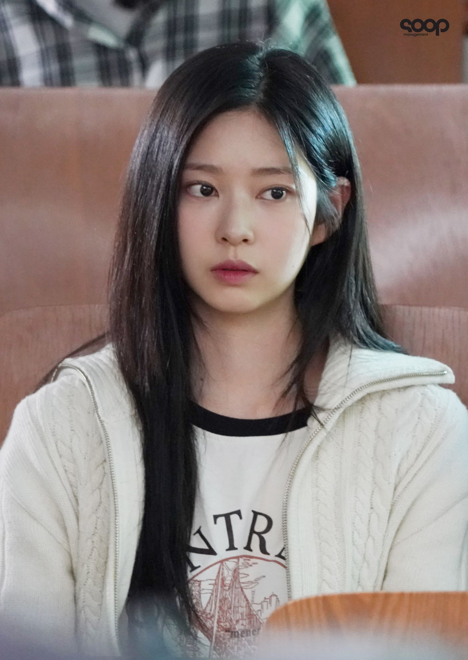 Behind-the-scenes cut of Kim Minju