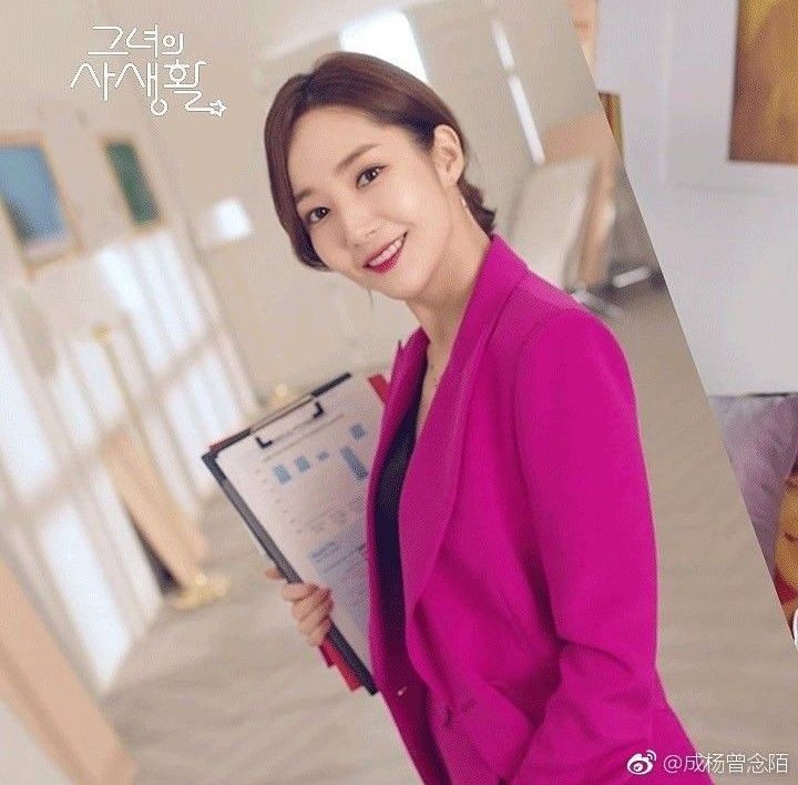 Konten selebriti populer yang sedang hangat di komunitas