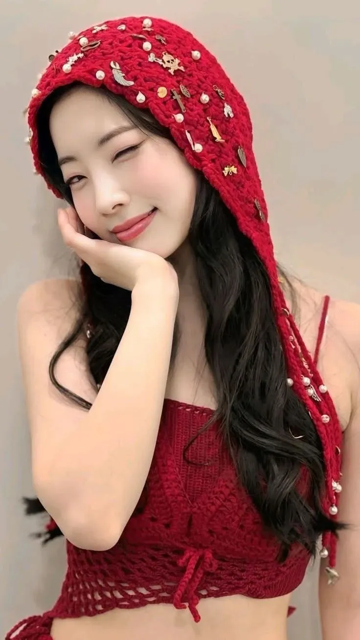 Emotional wallpaper shared by fans for Dahyun
