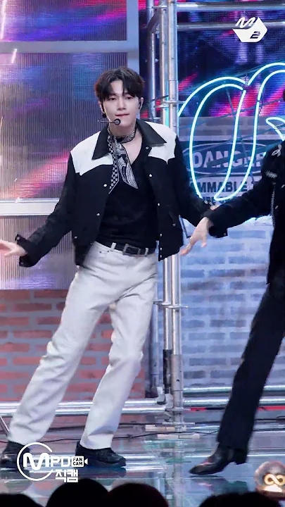 Representative background image loved by Kim Myungsoo (L) fandom