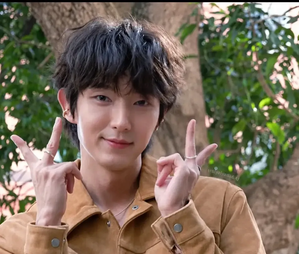 Latest photo of Lee Joongi