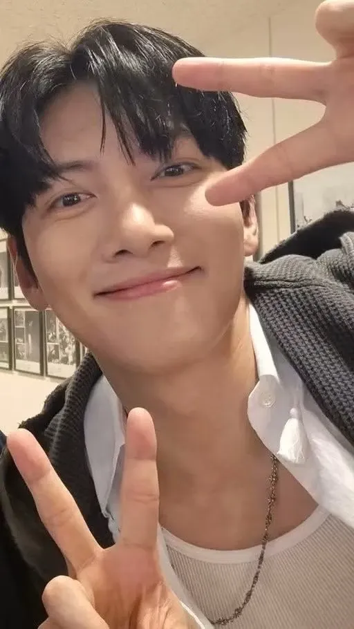 A moment captured by a fan of Ji Changwook