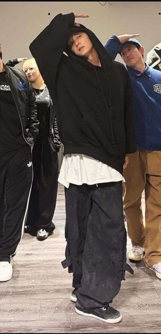 Behind-the-scenes cut of Lee Joongi