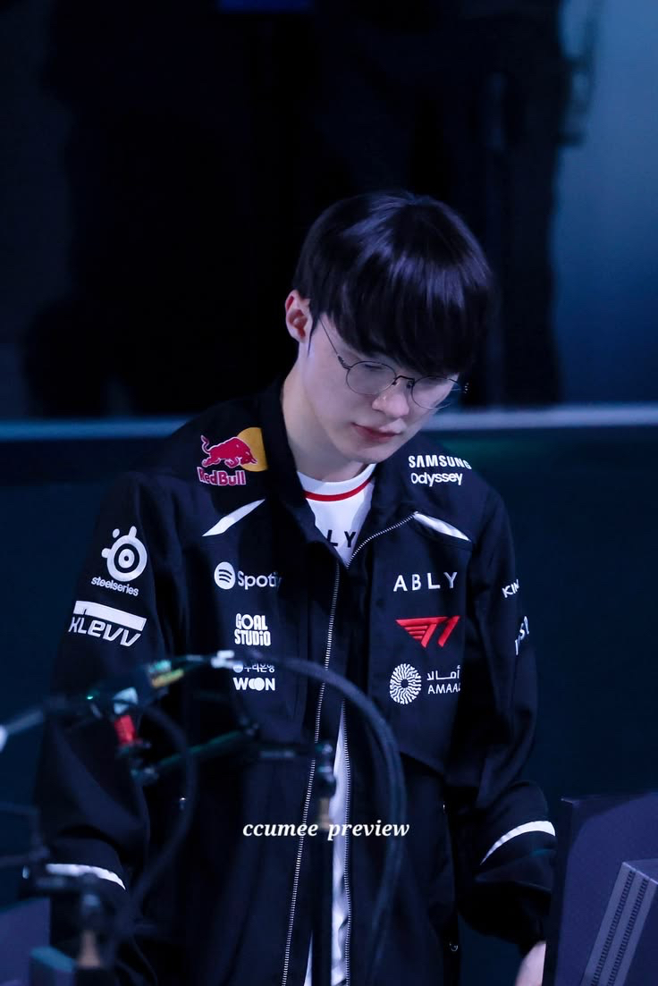 A moment captured by a fan of Faker