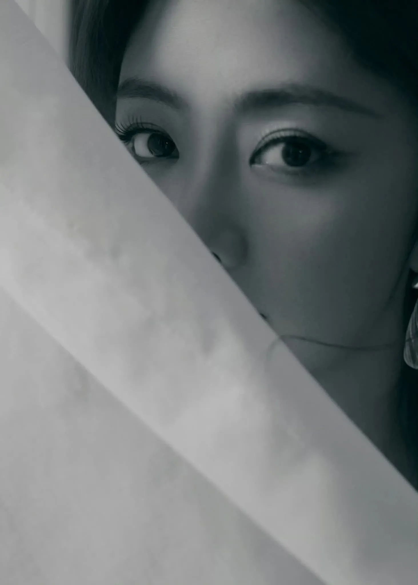 Behind-the-scenes cut of Tan Song Yun